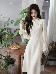 Vêtements ethniques Robe chinoise pour femmes printemps / été 2024 Slim et doux manches longues mi-longueur améliorée Qipao couleur unie