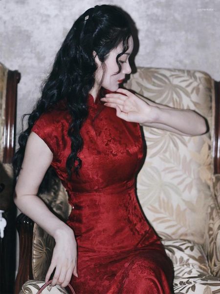 Ropa étnica Chino Rojo Novia Slim Fit Mangas de hombro plano Mujeres Qipao Vestido Jacquard Satin Hanfu Cheongsam Seda larga
