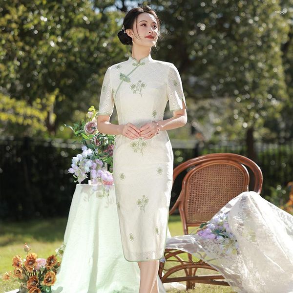 Vêtements ethniques Style chinois National Mandarin Collier Cheongsam Vintage Costume Robe Élégante Femmes Floral Broderie Qipao