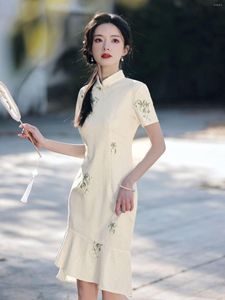 Vêtements ethniques Style chinois traditionnel broderie queue de poisson Qipao robe femmes manches courtes Slim Cheongsam
