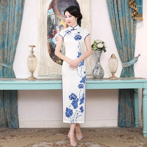 Vêtements ethniques Chinois Traditionnel Femmes Soie Qipao Robe Printemps Manches courtes Blanc Cheongsam Robe de soirée