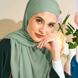 Design des vêtements ethniques satin crêpe hijabs châles à point putain de haute qualité