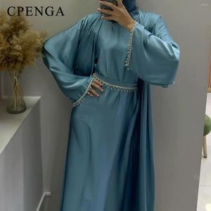 Vêtements ethniques Dubaï Abaya avec ceinture de chaîne pour femmes musulmanes 2024 Robe de soirée Robes de luxe Arabe Turquie Robe modeste Islam