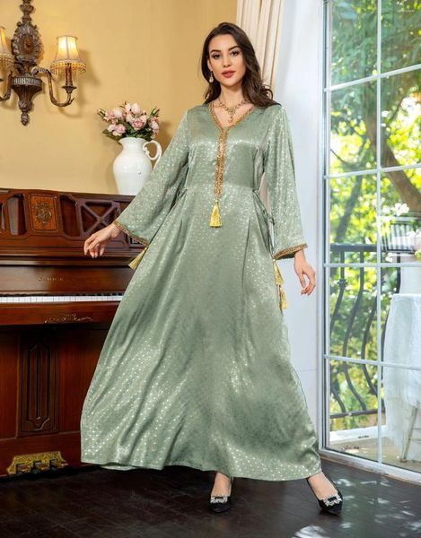 Vêtements ethniques Dubaï Femmes musulmanes Dubin Long Robes longues Marocain Saudi Kaftan Velour massif en or Stamping Abayas 2024 Ramadan