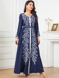 Etnische kleding Eid Embroiery Dress for Women Muslim V Neck Lace-Up Button Jalabiya Abaya Ramadan Lange jurken Robe Caftan Vestidos Largos