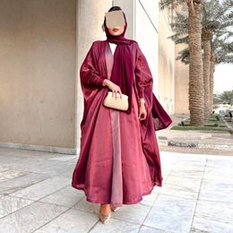Vêtements ethniques Eid Muslim Abaya pour les femmes Robe de broderie Satin Glossy Dolman Sleeve Robe Dubai Arab Long Maroc Abayas Kaftan MQ095