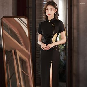 Vêtements ethniques Élégant Noir Qipao Amélioré Cheongsam Sexy Robes De Style Chinois Broder Fleur Vestidos Satin Robe De Chambre