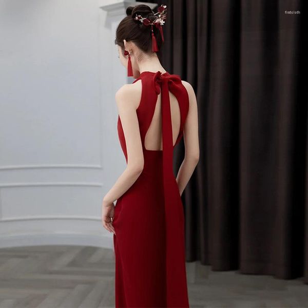 Ropa étnica Elegante Halter Bata de noche Mujeres Borgoña Qipao Backless Bow Cheongsam Novia larga Vestidos de boda Estilo chino