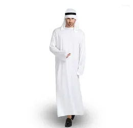 Vêtements ethniques élégants longues robes islamiques pour les fêtes et les célébrations de style Dubaï pour hommes