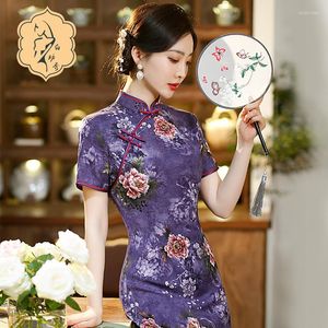 Ropa étnica Elegante cuello mandarín Manga corta Impreso Satén Qipao Tradicional Retro Rayón Hasta la rodilla Cheongsam Vestido de mujer china