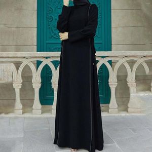 Vêtements ethniques élégants cou rond une robe maxi de ligne avec garniture en dentelle pour les femmes Perfect Muslim portent des femmes longues solides