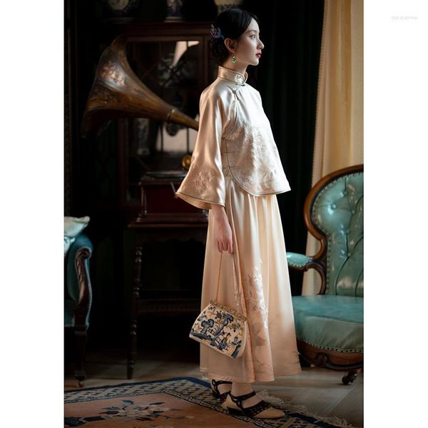 Ropa étnica Elegante Satén Beige Botones hechos a mano Bordado de bambú Qipao Blusa Pantalones Falda Traje tradicional chino Tang Mujer