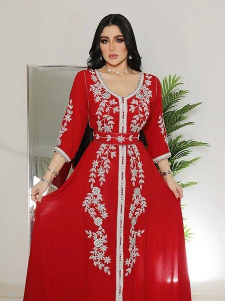 Vestido de noche de vestir rojo bordado de ropa étnica Dubai Caftan Abaya U-Neck 5/4 manga larga Falda