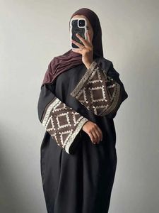 Vêtements ethniques broderies Abaya musulmane pour femmes prière Eid Robe Maroc Ramadan 2024 Black Abayas Kaftan Islam Cardigan Dubai Arabe Long Robe T240515