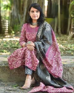 Vêtements ethniques entièrement cousu Salwar Kameez Dupatta imprimé travail femmes vêtements de mariage Kurti pantalon