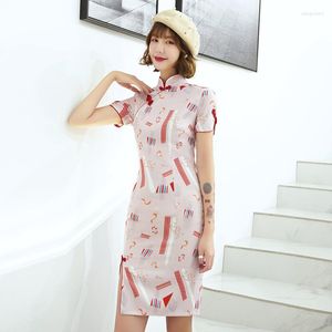 Ropa étnica FZSLCYIYI Vestido tradicional chino de seda satinada hasta la rodilla para mujer Vestido ceñido al cuerpo Cheongsam femenino Qipao Noche oriental