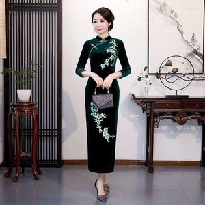 Vêtements ethniques or velours longue Cheongsam trois quarts manches broderie robe rétro amélioré dames Qipao chinois Sexy fourche fendue