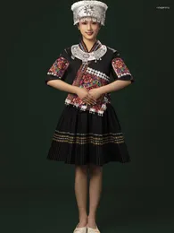 Ropa étnica Guizhou Miao Disfraz Ropa de minoría femenina Dong Yunnan Bordado Vestido de baile Rendimiento Falda corta de verano