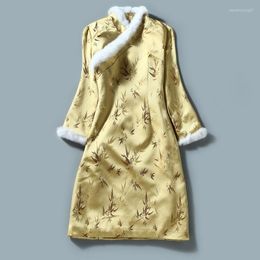 Etnische kleding h.rong.x 2023Winter Chinese cheongsam jurk gele elegante bodycon verbeterde qipao retro fleece mode oriënt veer chipao