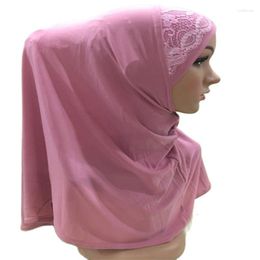 Etnische kleding H020 High -kwaliteit middelgrote 65 60 cm moslim amira meisjes hijab met kant op hoed top pull islamitische sjaalhoofd wrap bidden sjaals