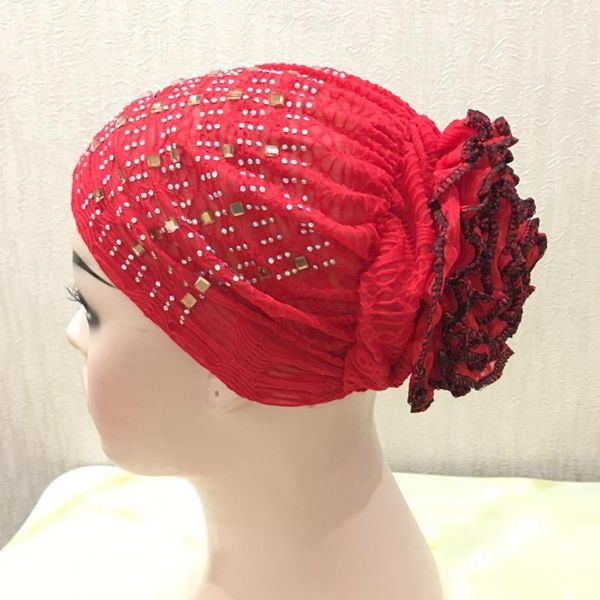 Ropa étnica H021 Chicas musulmanas de alta calidad Sombreros de encaje con diamantes de imitación Tirar de la bufanda islámica Flor Atrás Turbante Hijab Bonnet interior