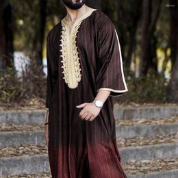 Vêtements ethniques Jalaba Homme Produit-Vente Style Chemise 2023 Plus Taille Droite Casual Rayé Kaftan Homme Jl006