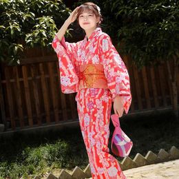 Ethnische Kleidung, japanischer Kimono, traditionelle Damenmode, formelle Kleidung, kleine Verstärkung, Länge 160 cm, das Revers muss gefaltet werden, Tragemethode, rote Blume