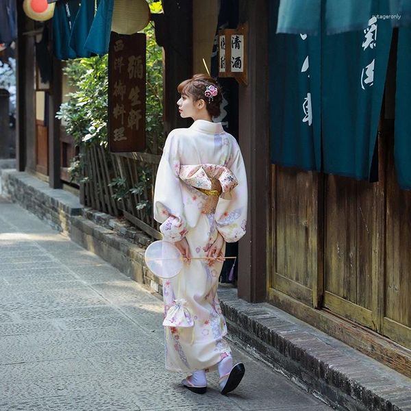 Ropa étnica Kimono modificado japonés Flor de cerezo Luz fresca Beige Ropa formal Yukata de mujer