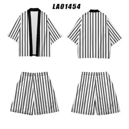 Vêtements ethniques japonais blanc rayé imprimé Kimono Cardigan et short ensemble été hommes Harajuku Streetwear samouraï Costume chemise décontractée