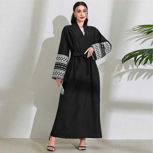 Etnische kleding nieuwste ontwerp mode -borduurwerk kimono oversized moslimgewaad Syari vrouwelijke volledige moslim bovenkleding open abaya met riem T240510