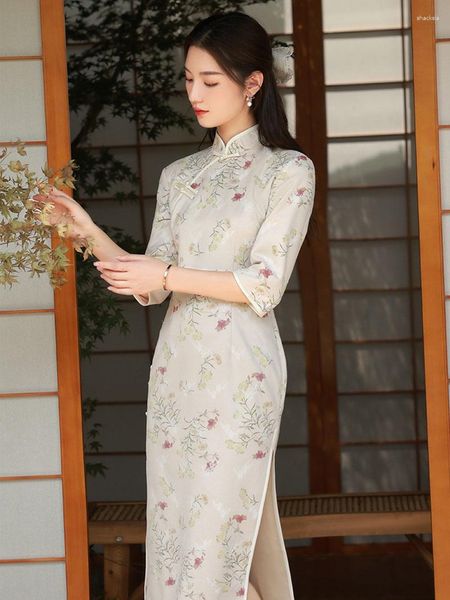 Ropa étnica Light Coffee Suede Long Cheongsam Floral Slim Dress Elegantes vestidos de noche tradicionales Vintage Show Costume Sleeve Qipao