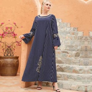 Vêtements ethniques Longue Abaya Robe Femme Fil d'Or Broderie Trompette À Manches Longues Style Bleu Rétro Islamique Jupe Élégante