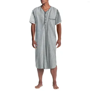 Vêtements ethniques Hommes en vrac Islamique Arabe Kaftan Rayé Manches courtes Poches décontractées Robes musulmanes Coton Arabie Saoudite Dubaï Thobe