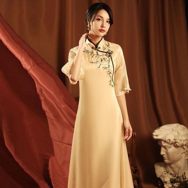 Vêtements ethniques Lâche Vintage Bouton Chinois Robe Robe Dame Jaune Satin Broderie Fleurs Cheongsam Classique Mandarin Col A-ligne Qipa