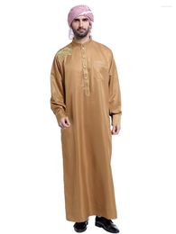 Vêtements ethniques Hommes musulmans col montant broderie Dubaï longue Abaya Thobe manches islamiques Ramadan Robe Kaftan Thawb Costume