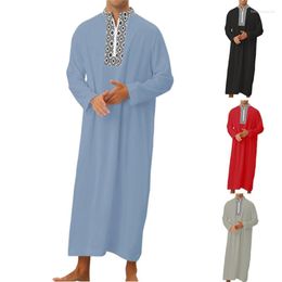 Ropa étnica Hombres Túnica musulmana Medio Oriente Jubba Thobe Hombre Cremallera Kaftan Túnicas Mangas largas Arabia Saudita