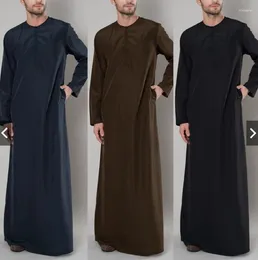 Vêtements ethniques Robe musulmane masculine Middle East Saudi Arabie Dubaï Islamic Loose Shirt Couleur Couleur solide Nou à manches longues