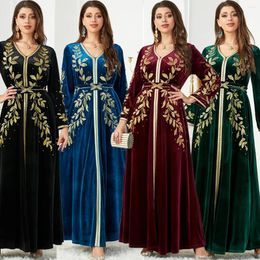 Etnische kleding Midden-Oosten Dubai Herfst en winter Geborduurde fluwelen jurk met kralen Arabische dames Avond Lange mouwen Elegant Gewaad Abaya