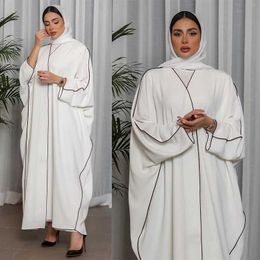 Vêtements ethniques modestes Kimono Abaya White Moyen-Orient Muslim Dubai Cardigan Robe pour les femmes Contraste Patchwork Trim Islamic Clothing Eid New T240510