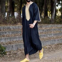 Vêtements ethniques Marocain Abaya Islamique Muslin Mode Arabe Hommes Jubba Thobe Kaftan Robe Broderie Bleu Mâle Respirant Casual Robe