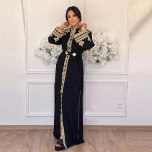 Etnische kleding Marokkaanse kaftan Dames Goud Applique Kralen Opstaande kraag Abaya voor bruiloft Dubai Middelste kaftan Lange mouwen met riem