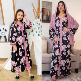 Vêtements ethniques Mère Fille Famille Correspondant Vêtements Élégant Noir Floral Maxi Robe Moyen-Orient Musulman Parent-Enfant Tenues 2023 Eid