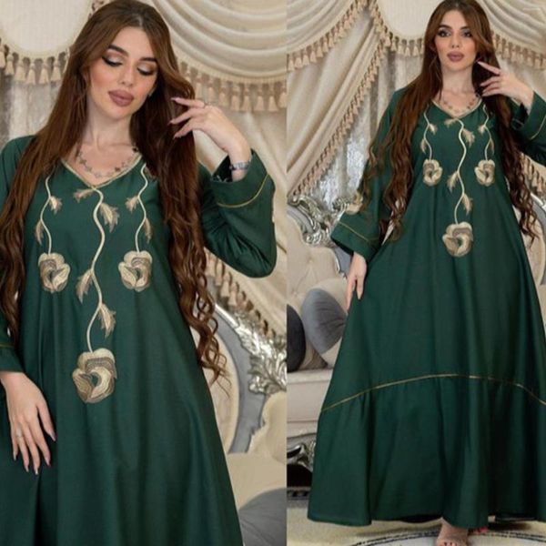 Ropa étnica MT062 Musulmán Medio Oriente Dubai Abaya Bordado Venta Punto Temperamento Vestido Kaftans para mujeres