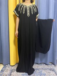 Vêtements ethniques Musulman Abayas pour femmes 2023 Dubaï Mode Coton Loose Fit Femme Robe Africaine Appliques Robes avec TurbanLT171