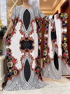 Etnische kleding moslim batik katoenen stof dressing met grote sjaal voor vrouwen 2023 zomer korte slve femme robe Afrikaanse traditionele abayas t240510