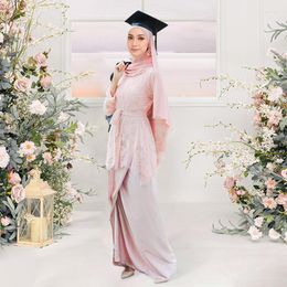Etnische kleding moslimdoek stevige kleur met kanten buitenkant van riem jurk volle mouw kebaya front geplooide ontwerp islamitische kaftan voor afgestudeerd