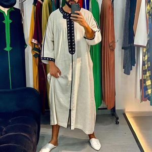 Vêtements ethniques Mode musulmane Hommes Robe Robe Longue Abaya Kaftan Islamique Arabe 2021 Rayé Imprimé Patchwork Chemise270n