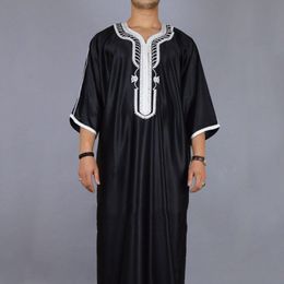 Vêtements ethniques Fashion musulmane masculine Jubba thobes arabe Pakistan Dubaï Kaftan Abaya Robe Islamic Clothing Saudi Arabie Black Long Shirt Robe 230330