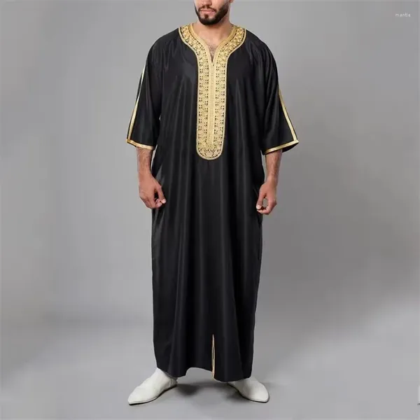 Ropa étnica Hombres musulmanes Bordado Jubba Thobe Árabe Pakistán Kaftan Suelto Abaya Túnicas Islámica Arabia Saudita Vestido largo negro