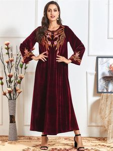Vêtements ethniques Musulman Shalwar Kameez Robe pakistanaise Golden Velvet Broderie Dubaï Manches longues Islamique 2024 Femmes Maxi Abaya Robe épaisse